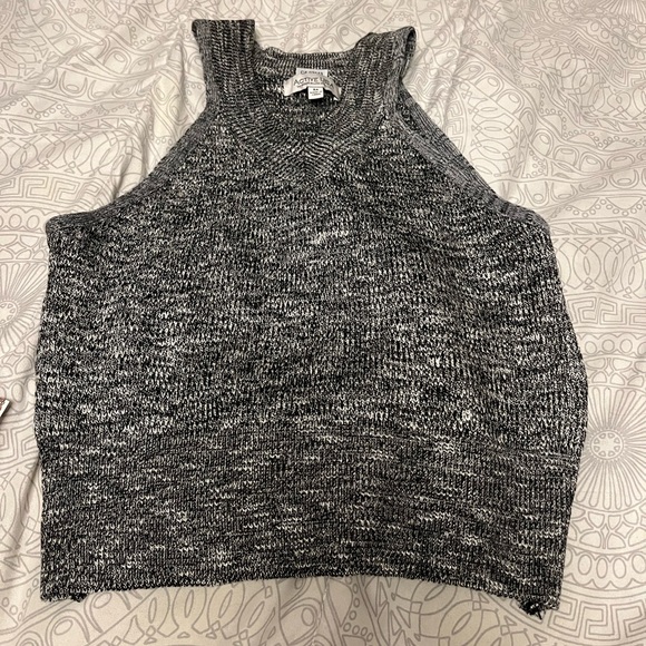 Grey tank top - Picture 1 of 2